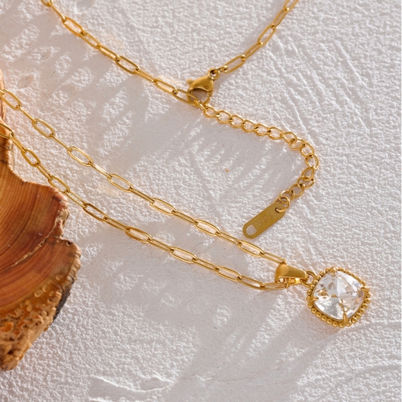 Shiny Square Red Diamond Necklace - Picture 4 of 9